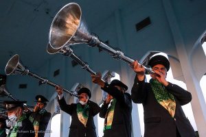 ناقاره زنی در حرم 